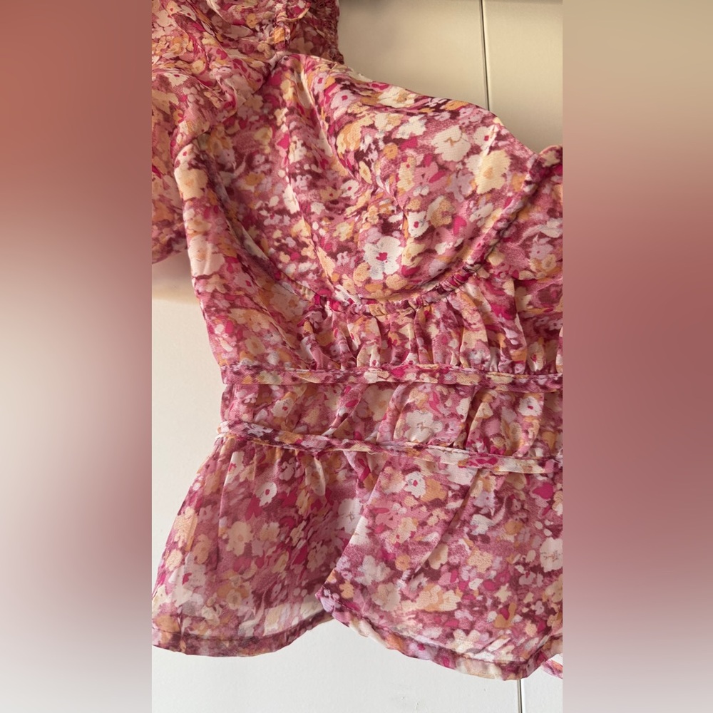 NWOT ASTR the Label Nayeli Pink Floral Peplum Top - Picture 7 of 14